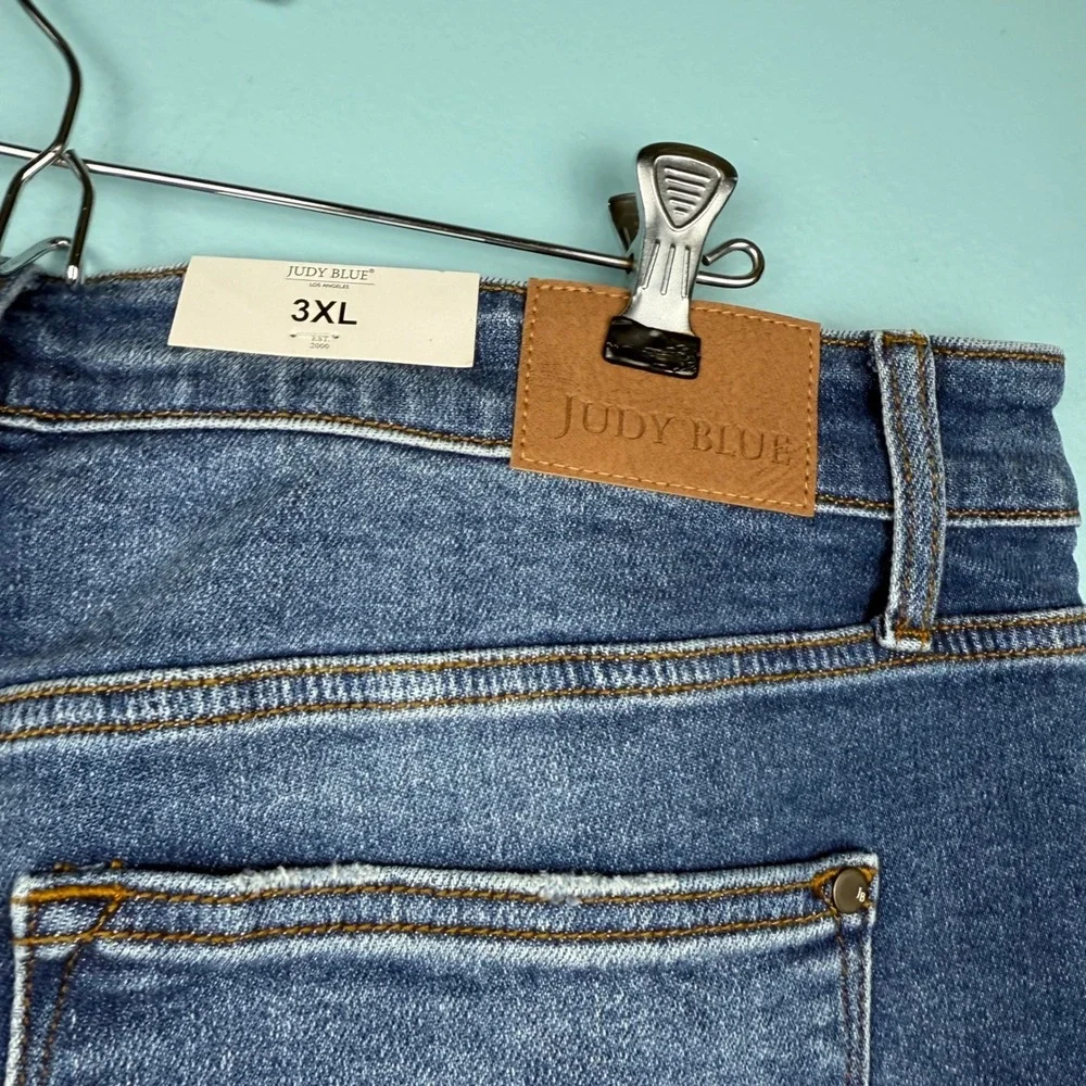 Judy Blue Mid Rise Distressed Raw Hem Denim‎ Shorts Blue 3XL JB15280MD Stretch